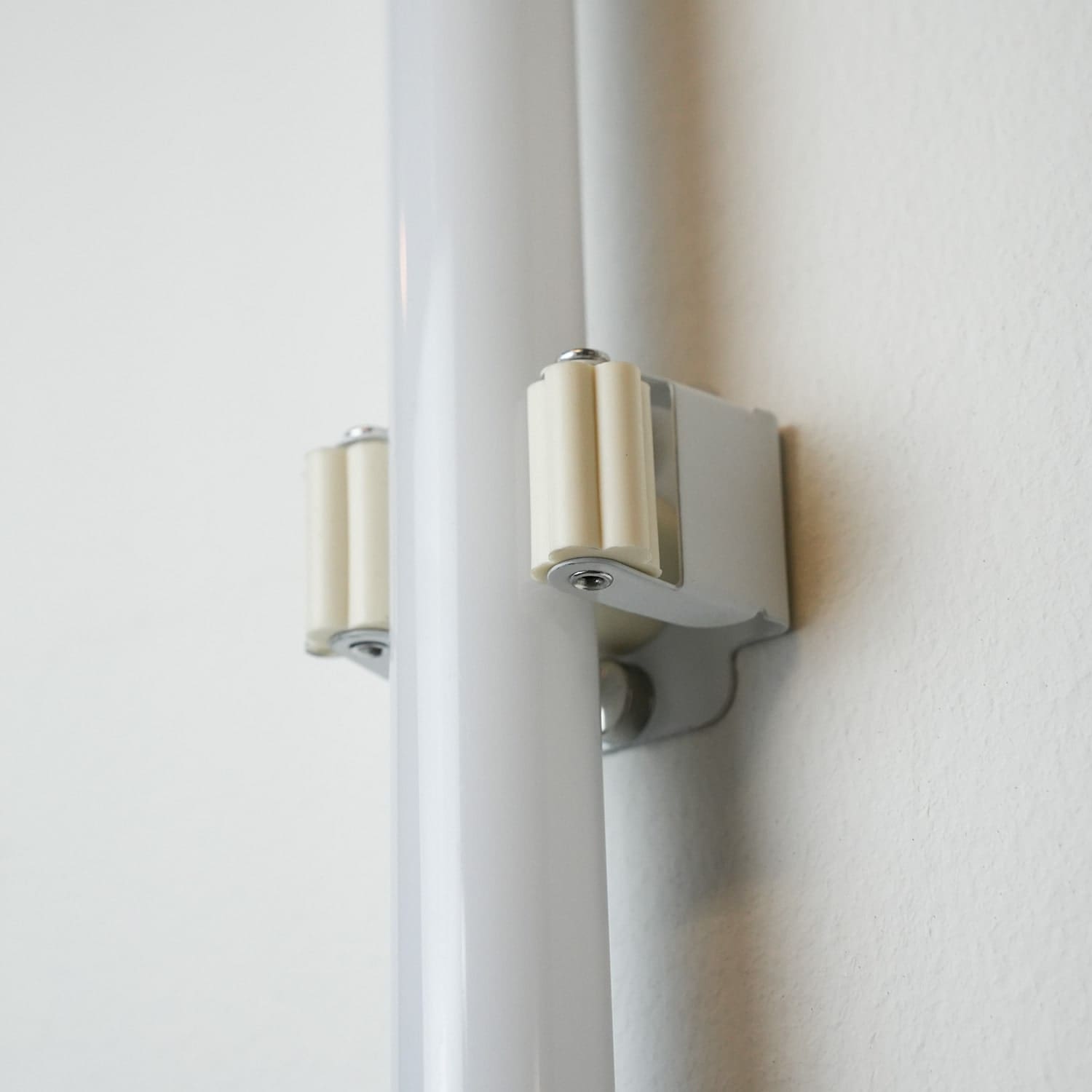 Wandhalterung für Lichtschwerter | Mit Clip | Vertikal – Bild 2